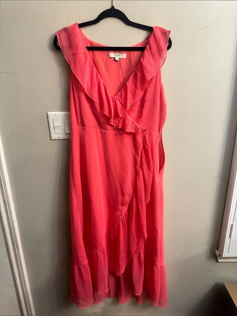 LOFT Ruffle Midi Dress in Pink Size 8 Like New